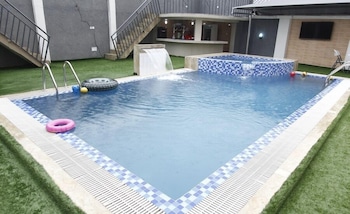 cares luxury suites