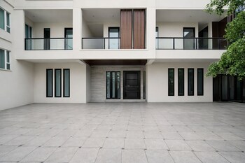 collection o yayah residence