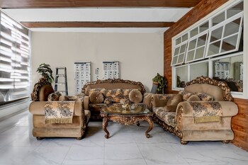 collection o yayah residence