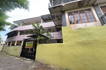 oyo 95097 griya asri guest house