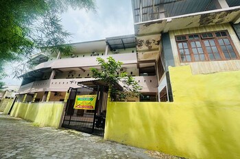oyo 95097 griya asri guest house