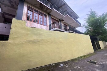 oyo 95097 griya asri guest house