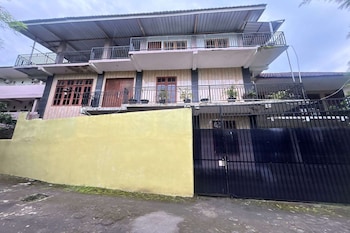 oyo 95097 griya asri guest house