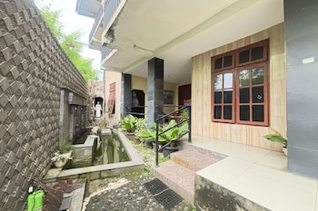 oyo 95097 griya asri guest house