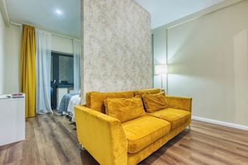 piata romana suites pumo properties