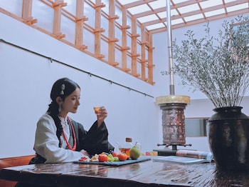 shangri la nazhu tibetan mansion hotel
