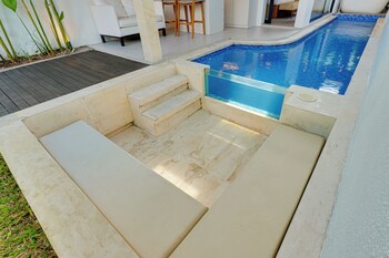 laluxe villa and residence