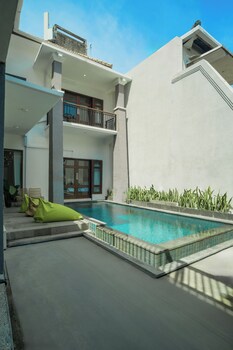 Villa Aura,,3 star