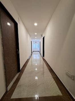 Hotel Royal Bliss,,2 star