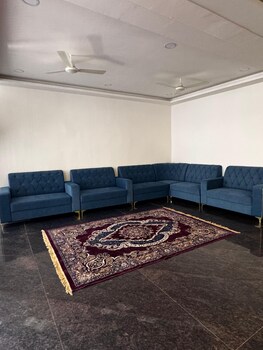 Hotel Royal Bliss,,2 star