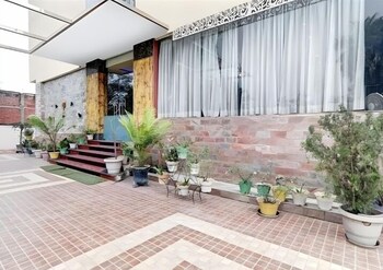 hotel vishwanath palace