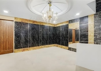 Hotel Vishwanath Palace,,2 star
