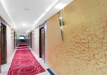 Hotel Vishwanath Palace,,2 star