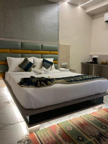 the hotel emerald