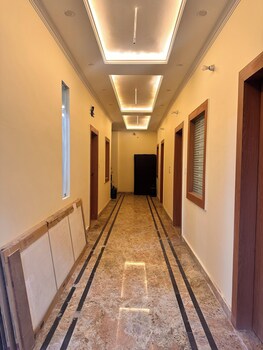 hotel r k palace near banke bihari temple