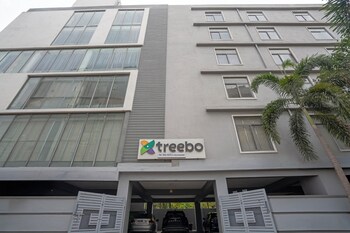 treebo the trio karmanghat