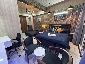 spacious 1bhk for 6 guests king and sofa beds zirakpur chandigarh mohali tricity