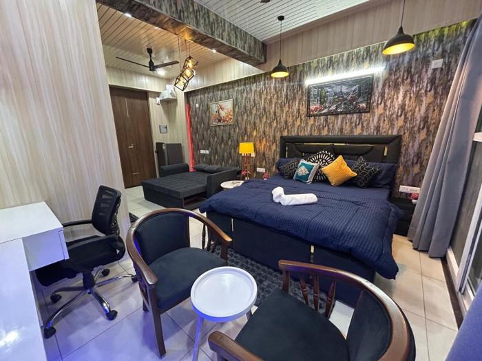 spacious 1bhk for 6 guests king and sofa beds zirakpur chandigarh mohali tricity