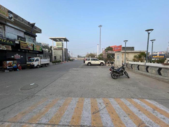 spacious 1bhk for 6 guests king and sofa beds zirakpur chandigarh mohali tricity