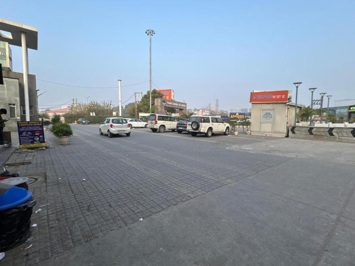spacious 1bhk for 6 guests king and sofa beds zirakpur chandigarh mohali tricity