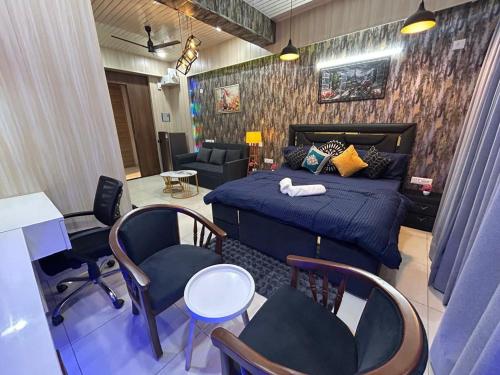 spacious 1bhk for 6 guests king and sofa beds zirakpur chandigarh mohali tricity