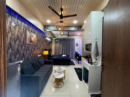 spacious 1bhk for 6 guests king and sofa beds zirakpur chandigarh mohali tricity