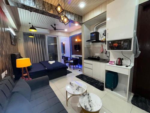 spacious 1bhk for 6 guests king and sofa beds zirakpur chandigarh mohali tricity
