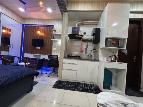 spacious 1bhk for 6 guests king and sofa beds zirakpur chandigarh mohali tricity