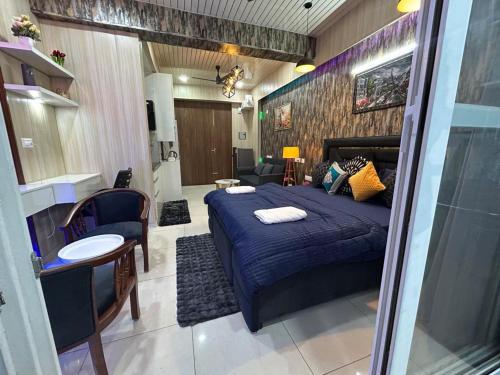 spacious 1bhk for 6 guests king and sofa beds zirakpur chandigarh mohali tricity