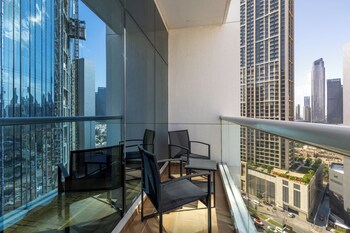 maison privee comfortable downtown apartment w city skyline vws