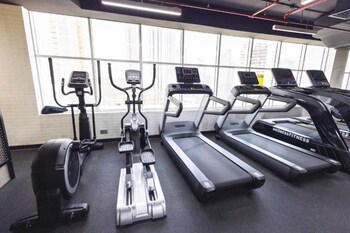maison privee comfortable downtown apartment w city skyline vws