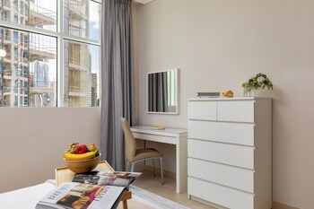 maison privee comfortable downtown apartment w city skyline vws