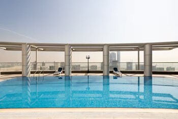 maison privee comfortable downtown apartment w city skyline vws