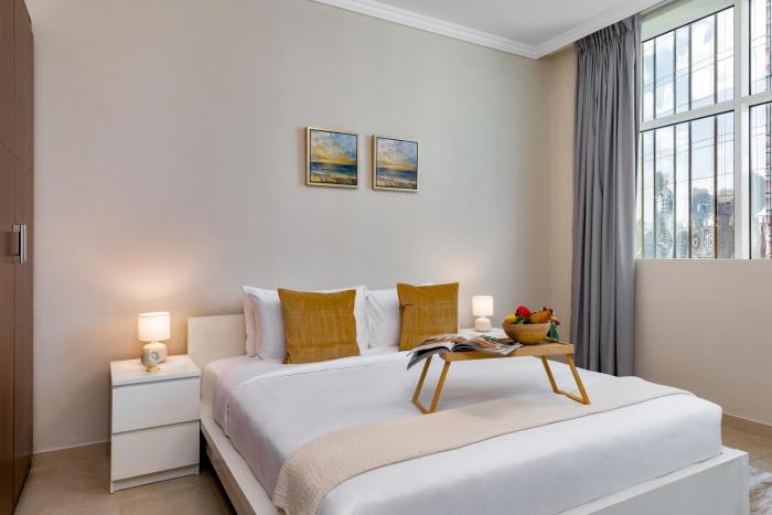 maison privee comfortable downtown apartment w city skyline vws
