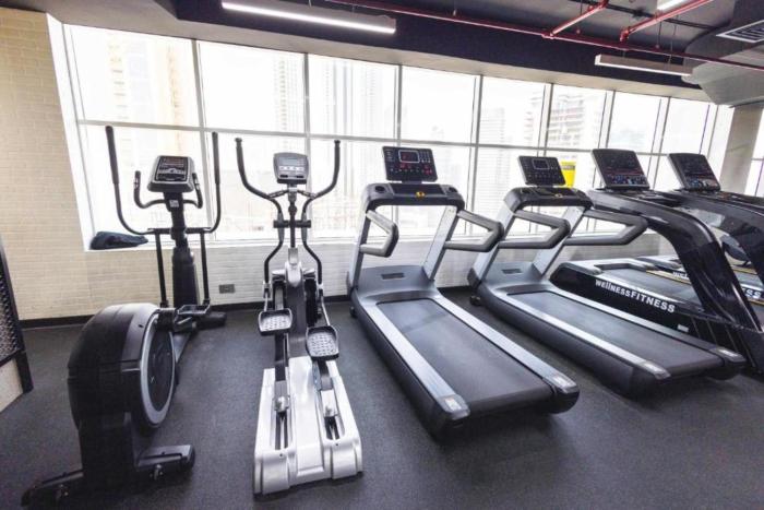 maison privee comfortable downtown apartment w city skyline vws