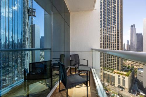 maison privee comfortable downtown apartment w city skyline vws