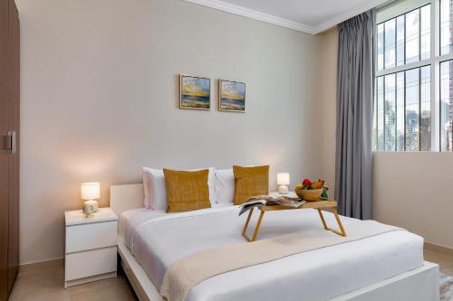 maison privee comfortable downtown apartment w city skyline vws