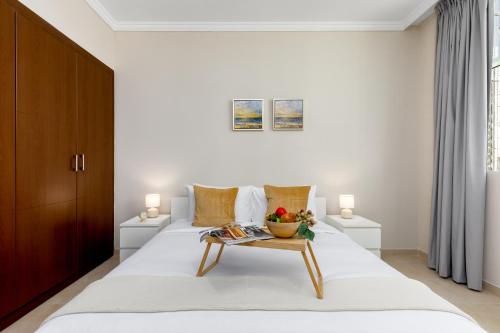 maison privee comfortable downtown apartment w city skyline vws