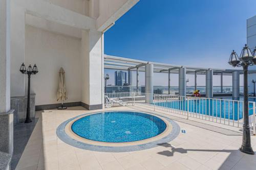 maison privee comfortable downtown apartment w city skyline vws
