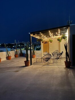 Living Alameda,,3 star
