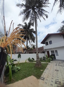 Hiri Dudes Villa,,3 star