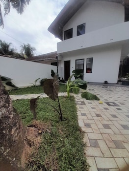 Hiri Dudes Villa,,3 star