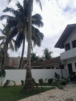 Hiri Dudes Villa,,3 star