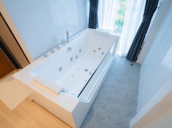 villanin hotel and spa golden triangle