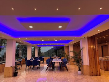wisteria crystal manor
