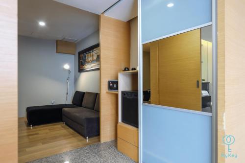 empire suites subang by mana mana