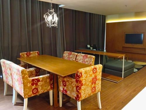 empire suites subang by mana mana