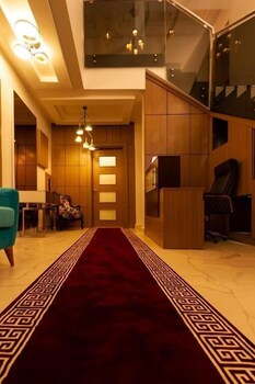 Hera Hospitality Limited,,3 star