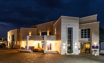 Hera Hospitality Limited,,3 star