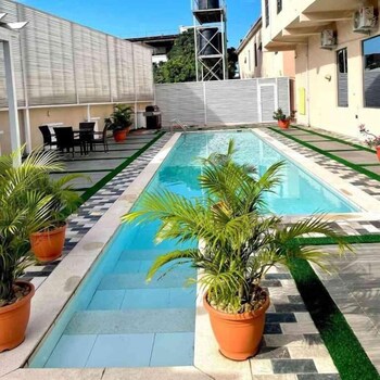 Hera Hospitality Limited,,3 star